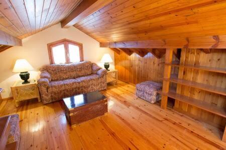 Casa Amb Jardi Alp Apartment Bagian luar foto