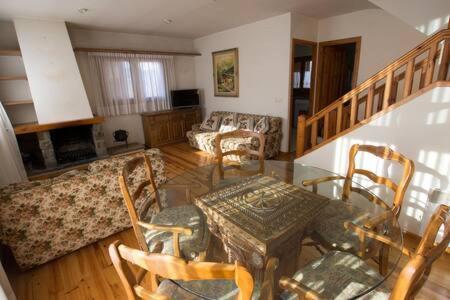 Casa Amb Jardi Alp Apartment Bagian luar foto